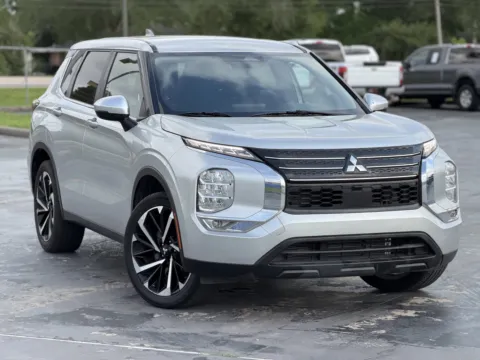 Photos of 2022 Mitsubishi Outlander ES for sale in Alvin, TX at Auto Boutique Texas