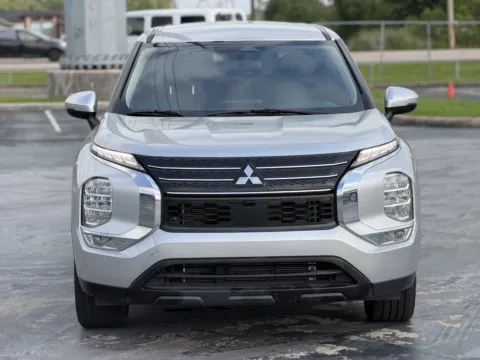 More photos of 2022 Mitsubishi Outlander ES at Auto Boutique Texas, TX