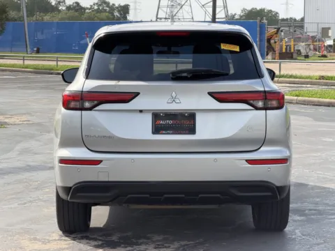 More photos of 2022 Mitsubishi Outlander ES at Auto Boutique Texas, TX