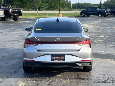More photos of 2021 Hyundai Elantra SE at Auto Boutique Texas, TX