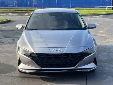 More photos of 2021 Hyundai Elantra SE at Auto Boutique Texas, TX