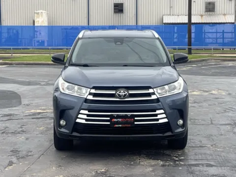 More photos of 2019 Toyota Highlander XLE at Auto Boutique Texas, TX