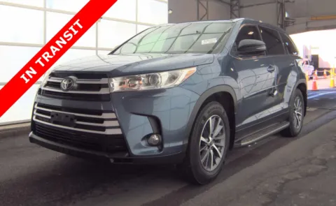 Blue 2019 Toyota Highlander XLE for sale in Alvin, TX