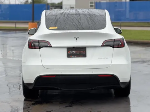 More photos of 2022 Tesla Model Y Long Range at Auto Boutique Texas, TX