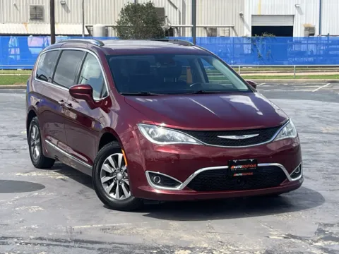 Photos of 2019 Chrysler Pacifica Touring L Plus for sale in Alvin, TX at Auto Boutique Texas