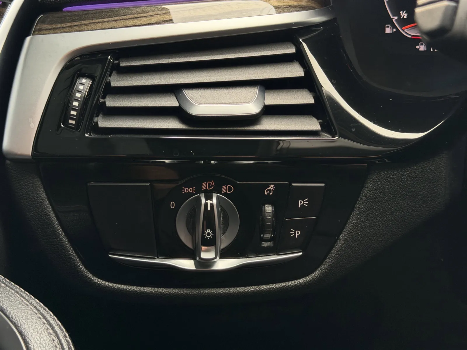 2021 BMW 5 Series 530i - Photo 24