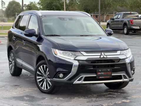 Photos of 2020 Mitsubishi Outlander SE for sale in Alvin, TX at Auto Boutique Texas