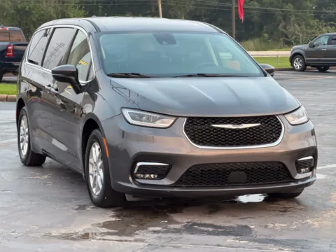 Photos of 2023 Chrysler Pacifica Touring L for sale in Alvin, TX at Auto Boutique Texas
