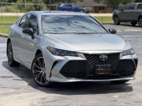 Photos of 2019 Toyota Avalon XSE for sale in Alvin, TX at Auto Boutique Texas