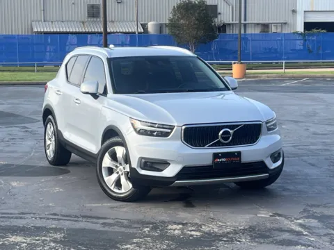 Photos of 2021 Volvo XC40 Momentum for sale in Alvin, TX at Auto Boutique Texas