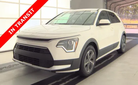 White 2023 Kia Niro LX for sale in Alvin, TX