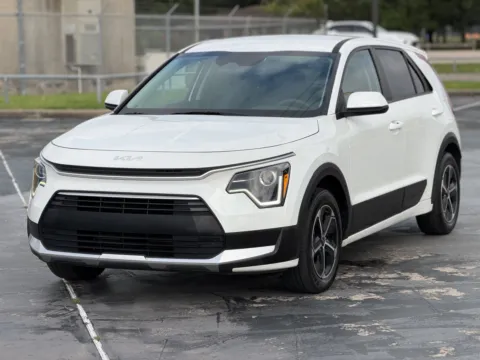 More photos of 2023 Kia Niro LX at Auto Boutique Texas, TX