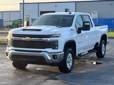 Another view of 2024 CHEVROLET SILVERADO LT for sale in Alvin, TX at Auto Boutique Texas