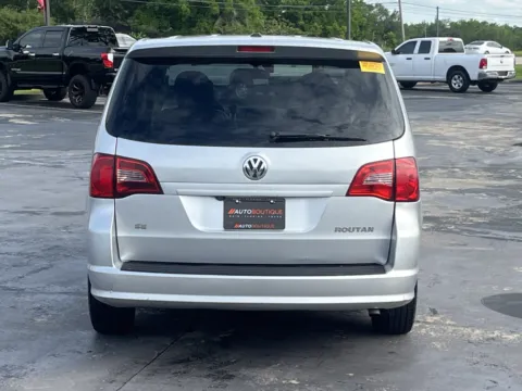 More photos of 2010 Volkswagen Routan SE at Auto Boutique Texas, TX