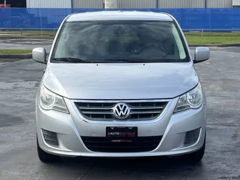 More photos of 2010 Volkswagen Routan SE at Auto Boutique Texas, TX
