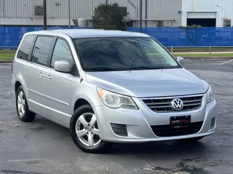Photos of 2010 Volkswagen Routan SE for sale in Alvin, TX at Auto Boutique Texas