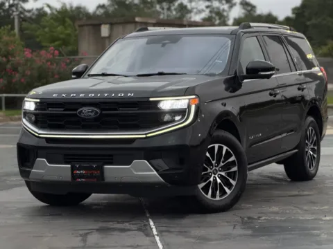 Another view of 2025 Ford Expedition Platinum for sale in Alvin, TX at Auto Boutique Texas