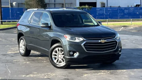Gray 2018 Chevrolet Traverse LT Cloth for sale in Alvin, TX