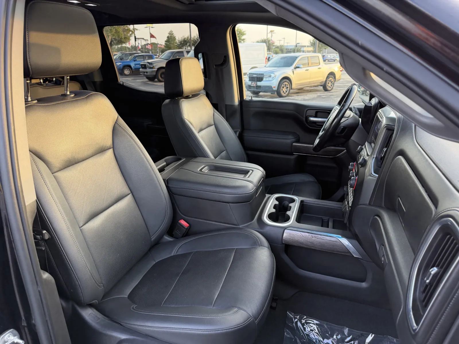 Chevrolet Silverado photo 24