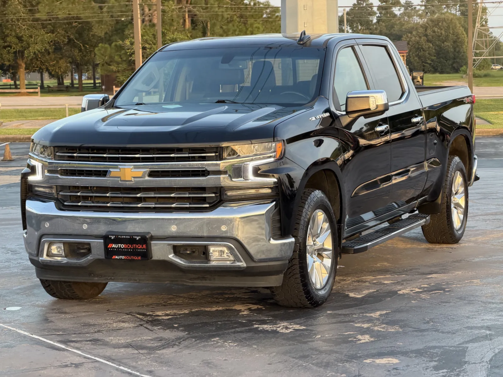 Chevrolet Silverado photo 3
