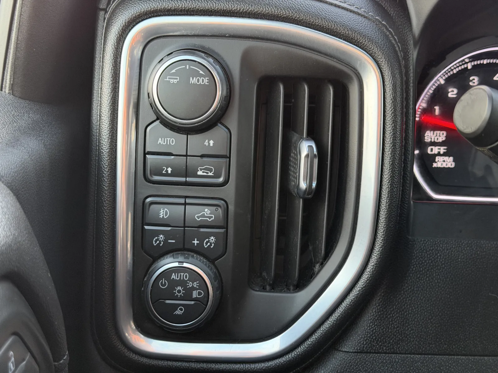 Chevrolet Silverado photo 21
