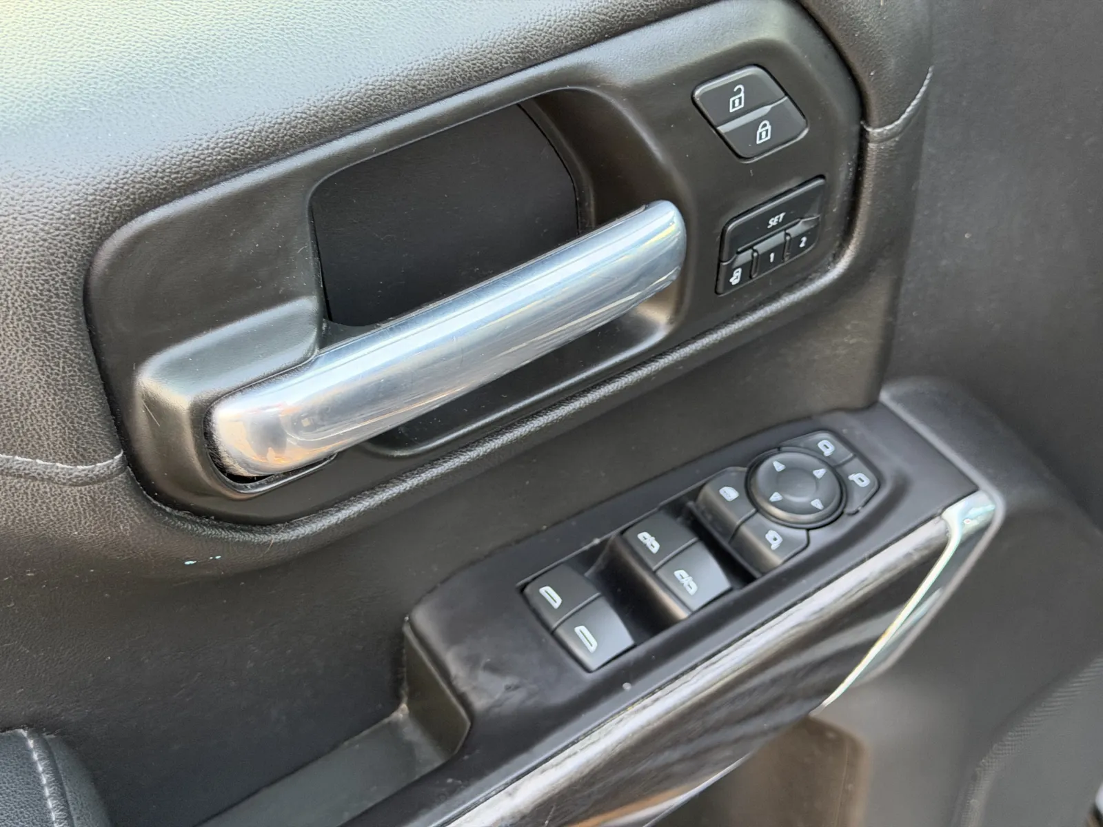 Chevrolet Silverado photo 22