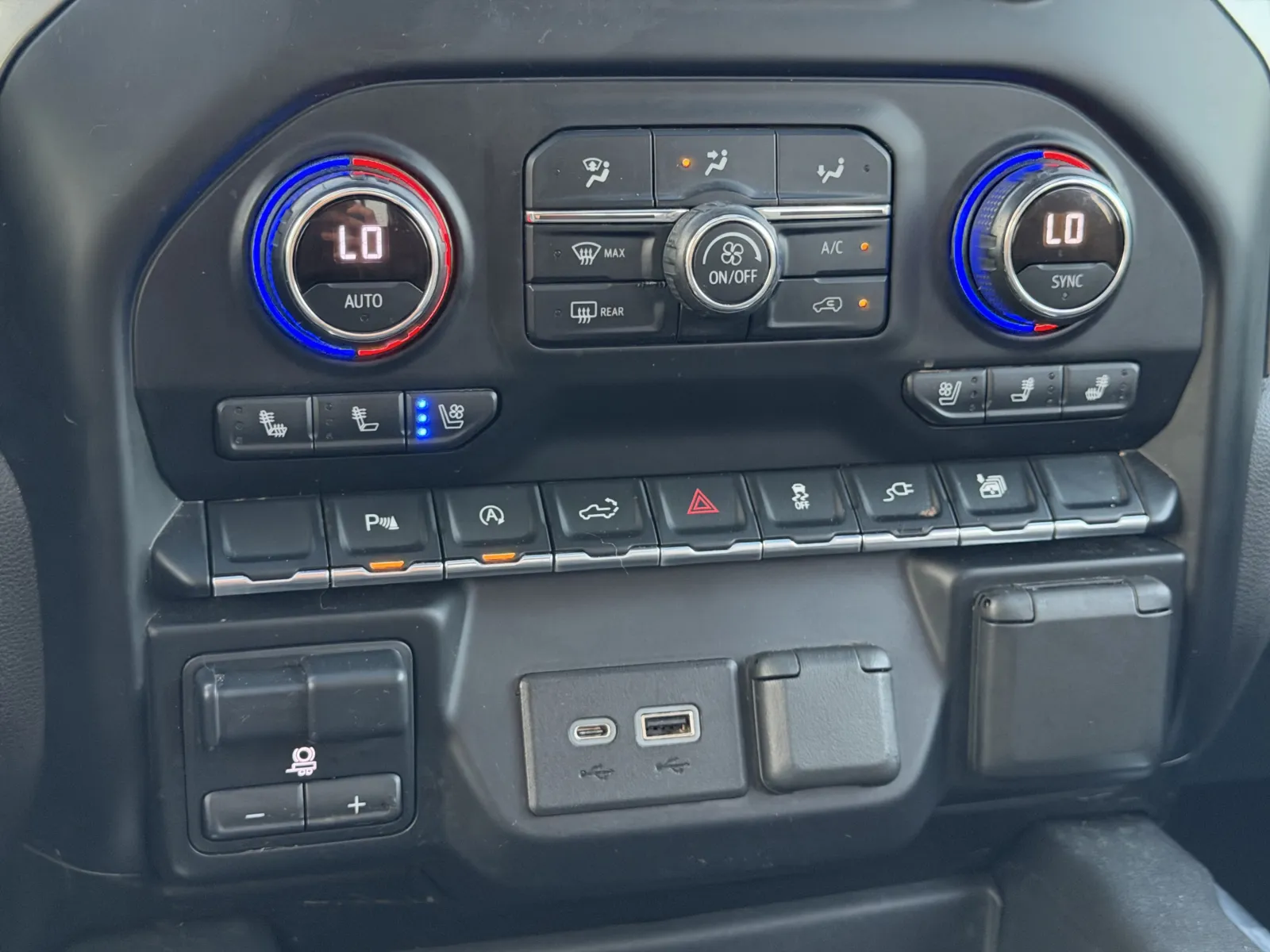Chevrolet Silverado photo 20