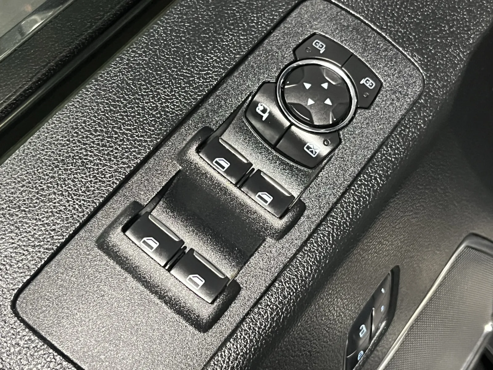 2015 Ford F-150 Platinum - Photo 22