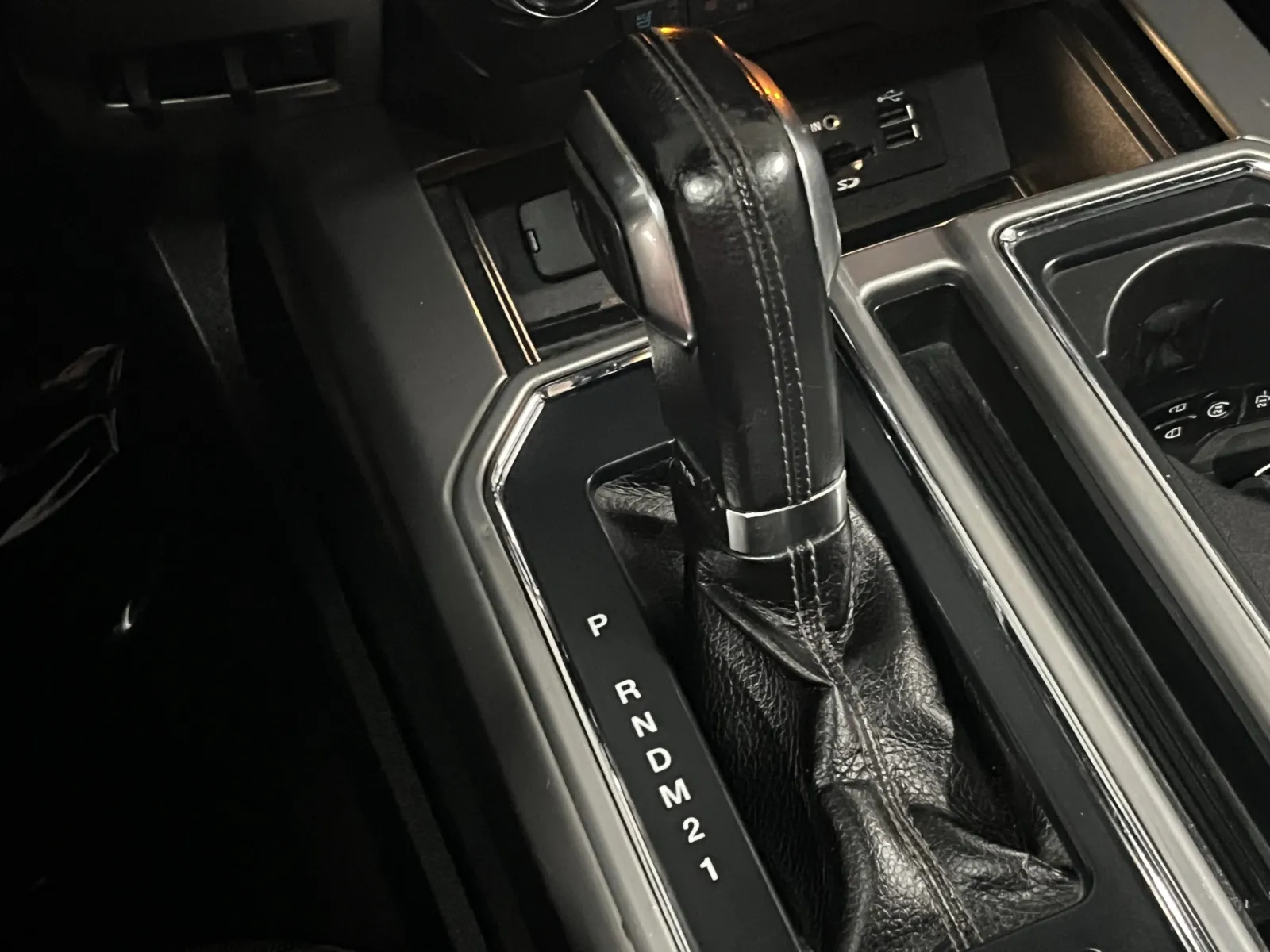 2015 Ford F-150 Platinum - Photo 19