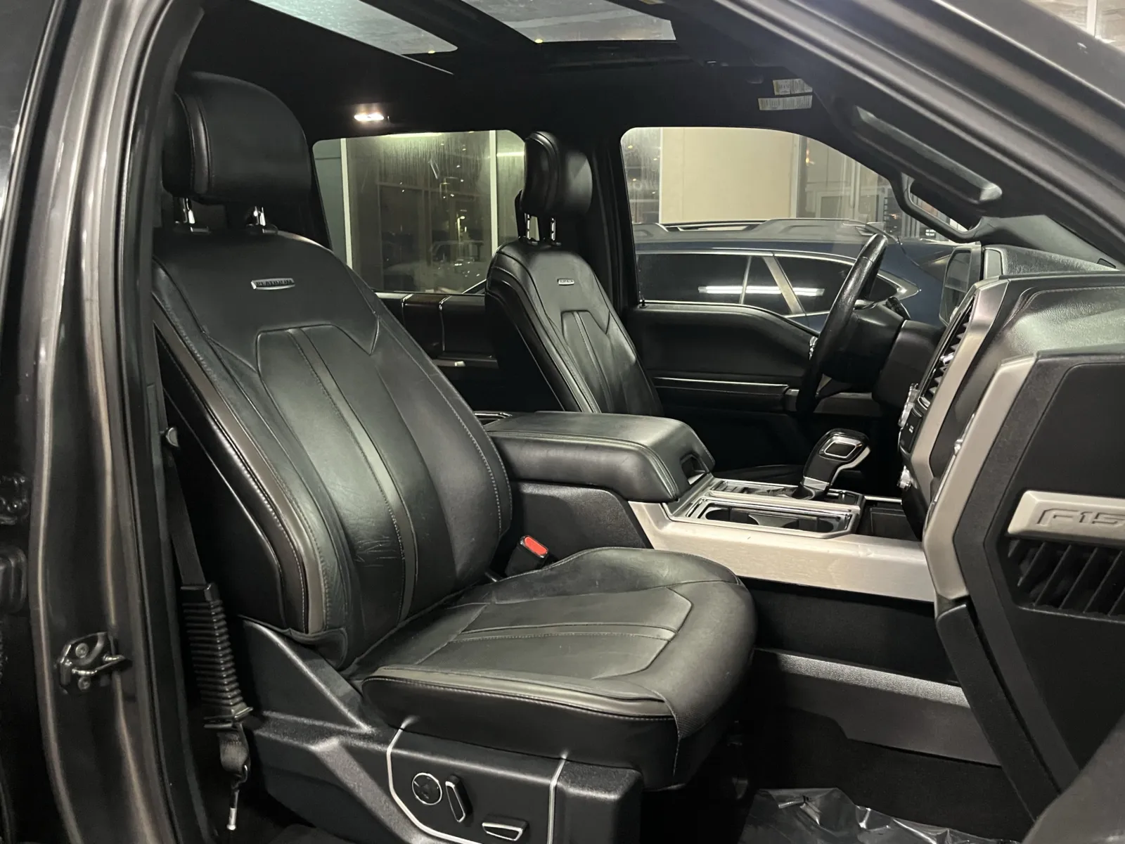 2015 Ford F-150 Platinum - Photo 25