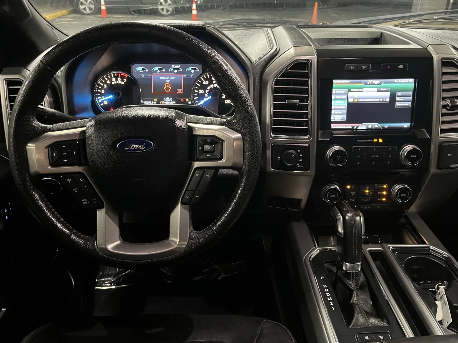 2015 Ford F-150 Platinum - Photo 14