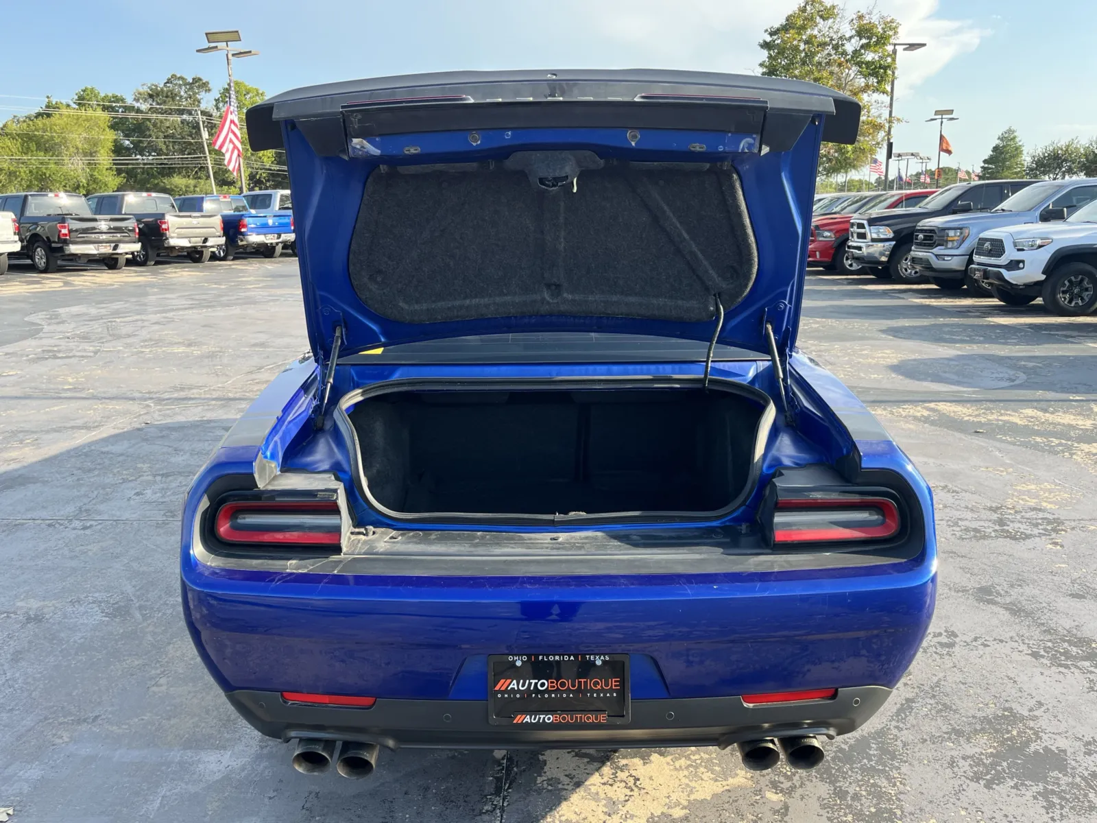 Dodge Challenger photo 11
