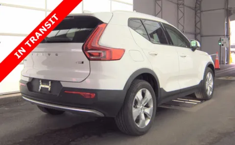 More photos of 2021 Volvo XC40 Momentum at Auto Boutique Texas, TX