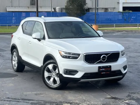 Photos of 2021 Volvo XC40 Momentum for sale in Alvin, TX at Auto Boutique Texas