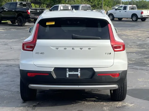 More photos of 2021 Volvo XC40 Momentum at Auto Boutique Texas, TX