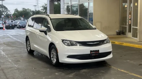 White 2021 Chrysler Voyager LXI for sale in Alvin, TX