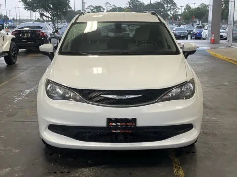 More photos of 2021 Chrysler Voyager LXI at Auto Boutique Texas, TX