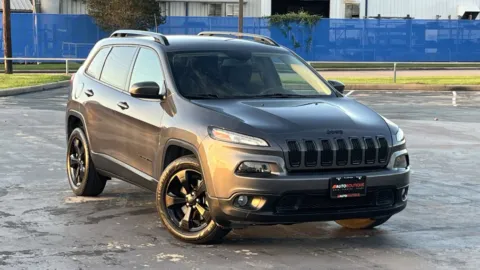 Gray 2018 Jeep Cherokee Latitude for sale in Alvin, TX