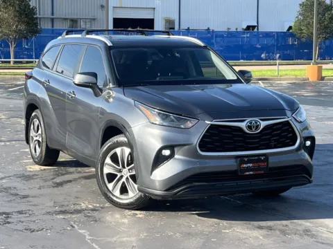 Photos of 2024 Toyota Highlander XLE for sale in Alvin, TX at Auto Boutique Texas