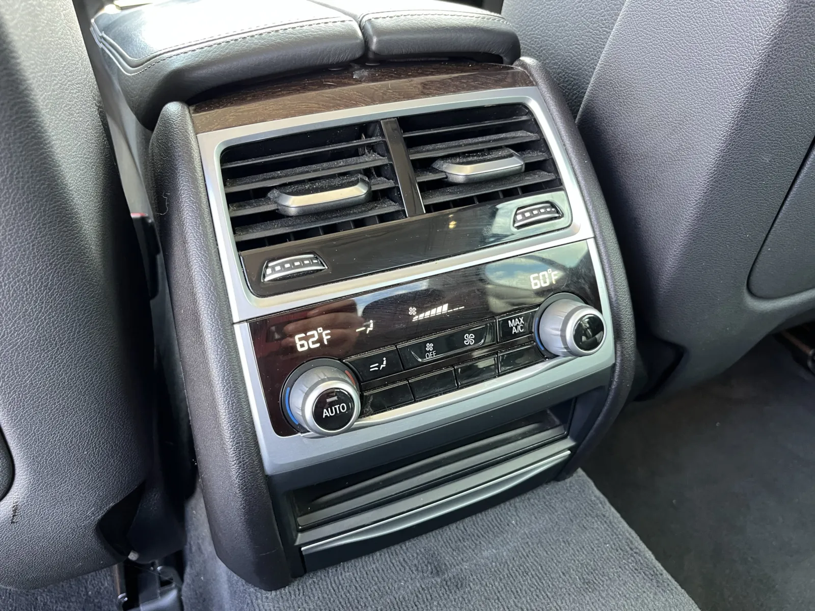 BMW 7 Series photo 29