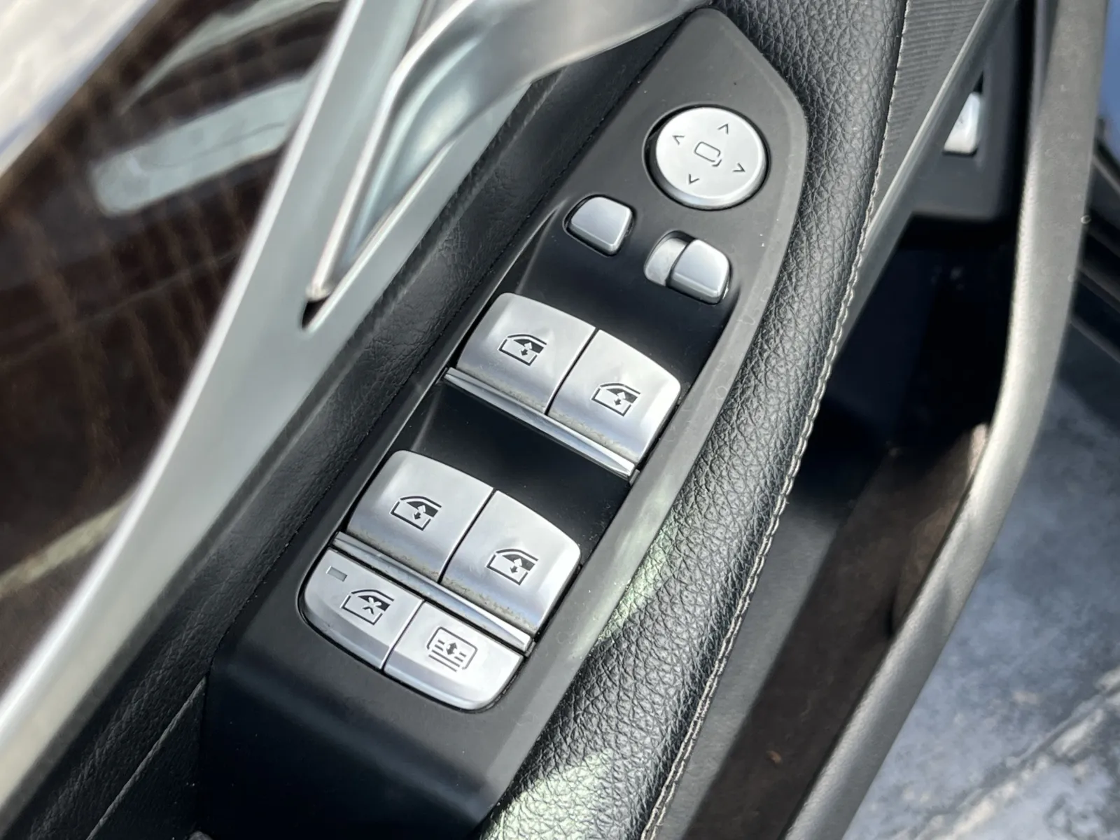 BMW 7 Series photo 27