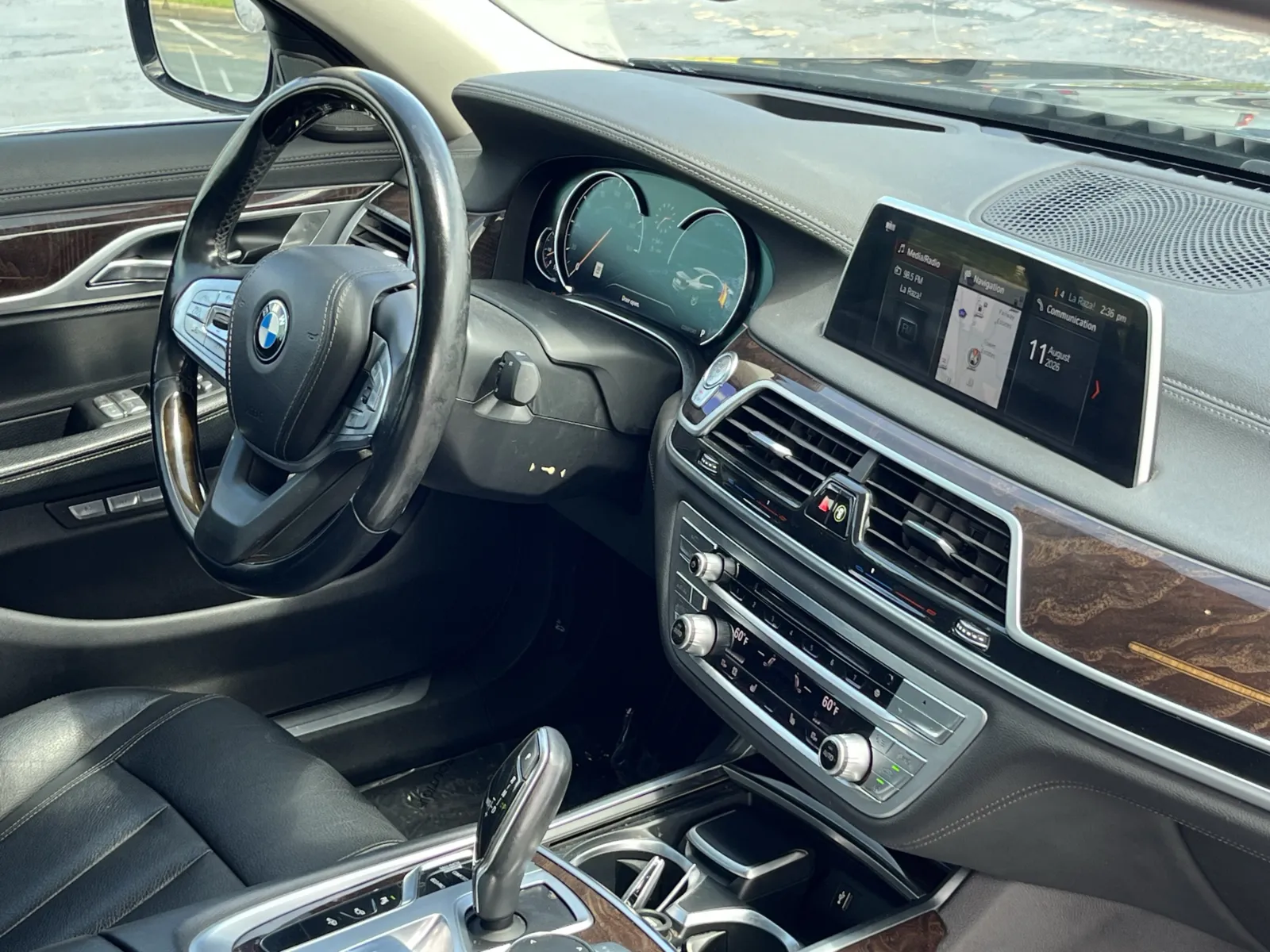 BMW 7 Series photo 18