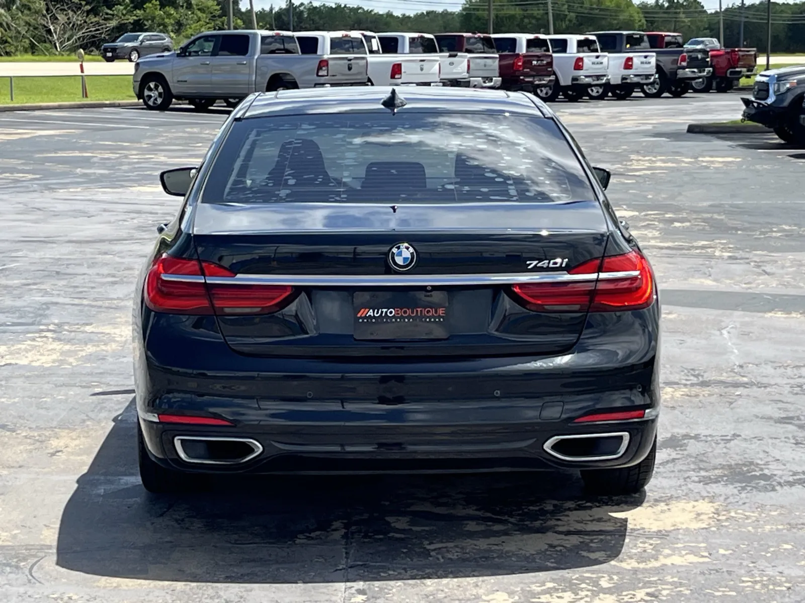 BMW 7 Series photo 9