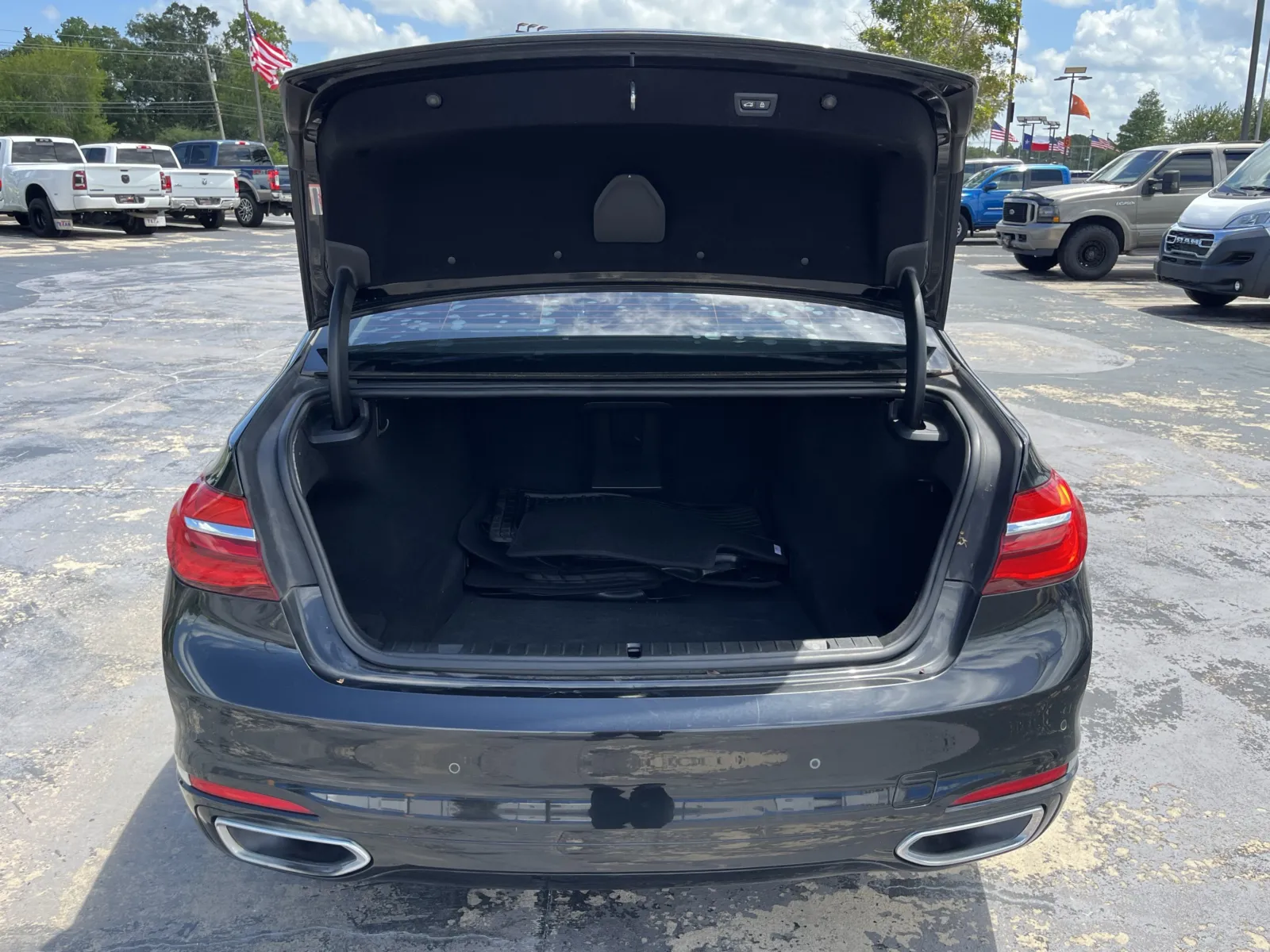 BMW 7 Series photo 13
