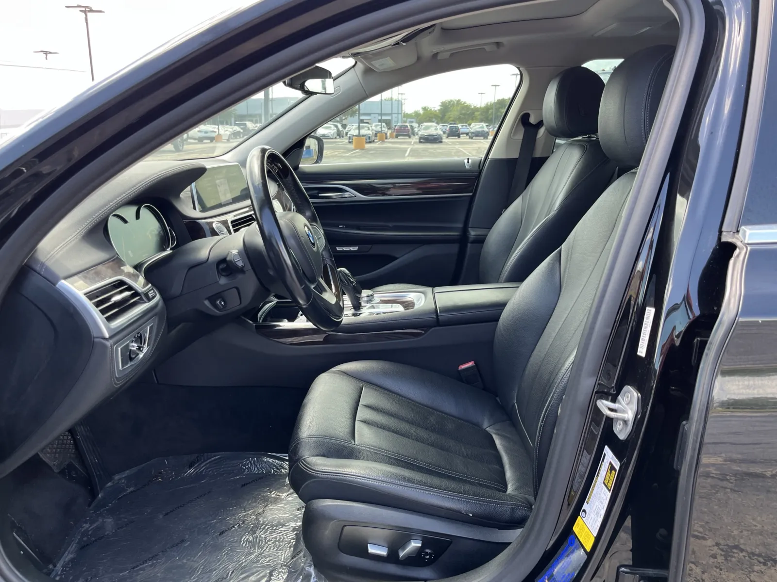 BMW 7 Series photo 30