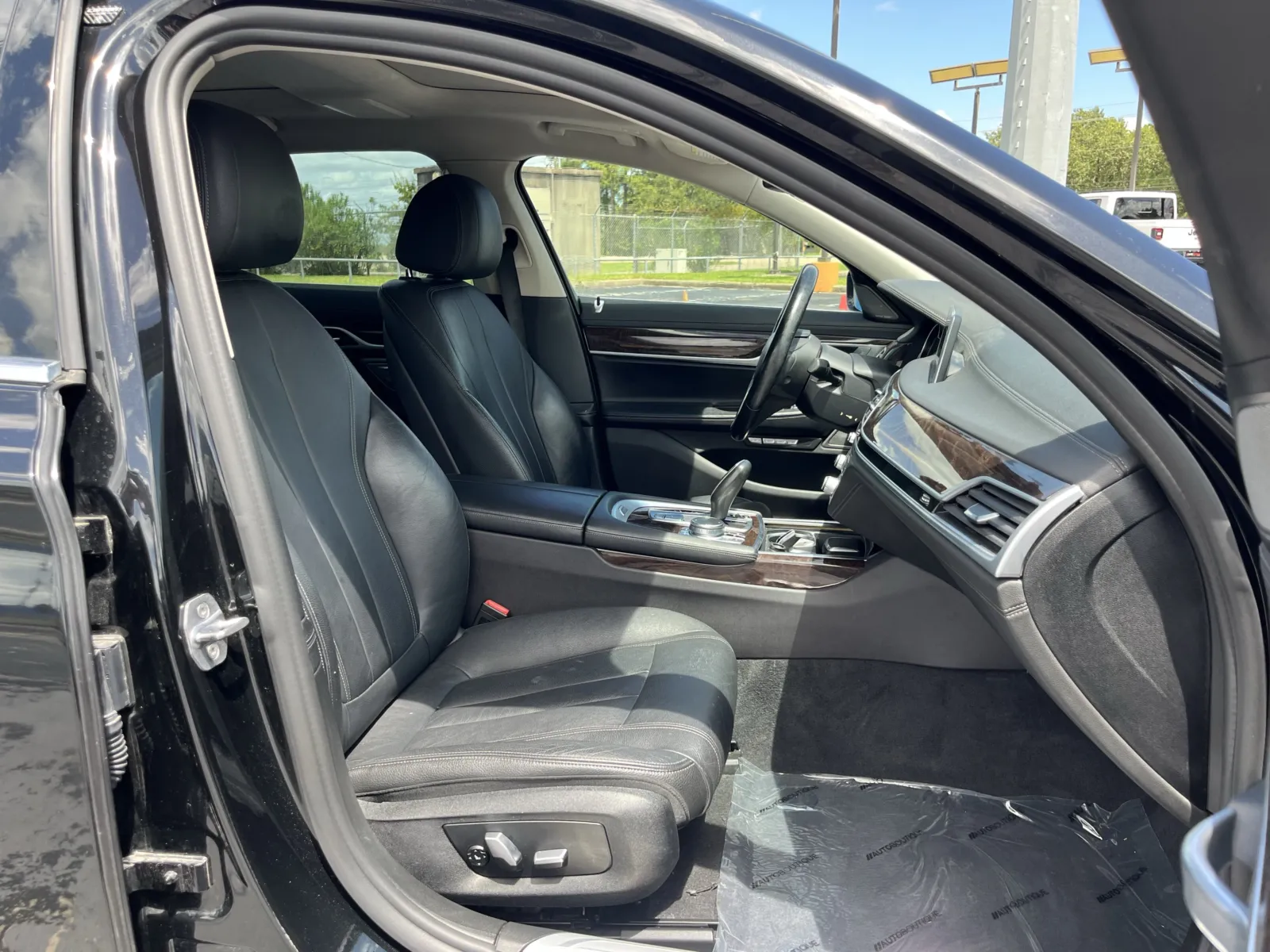 BMW 7 Series photo 31