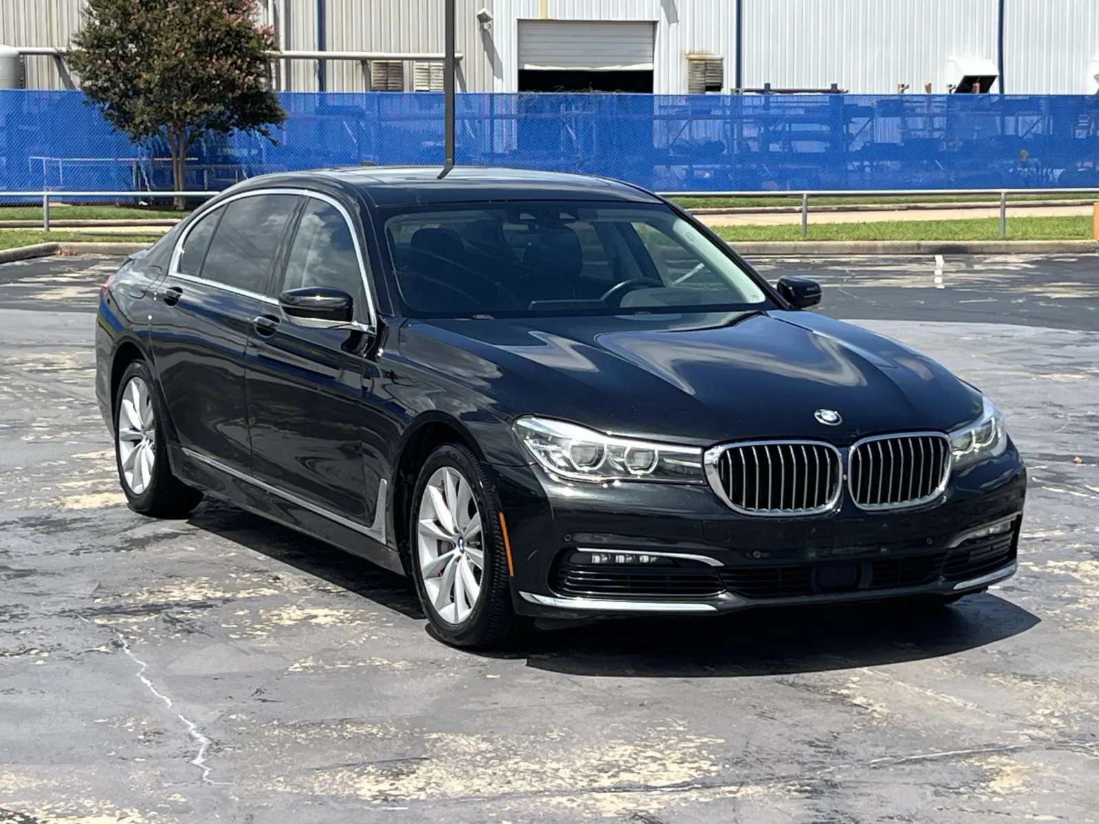 BMW 7 Series photo 3