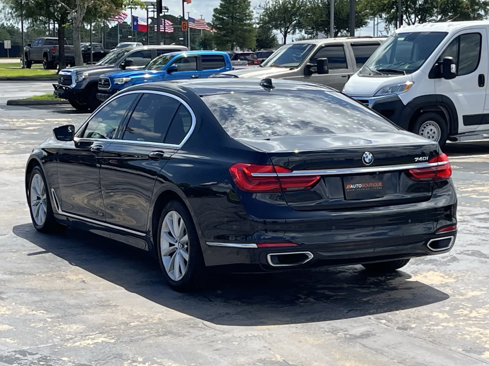 BMW 7 Series photo 11