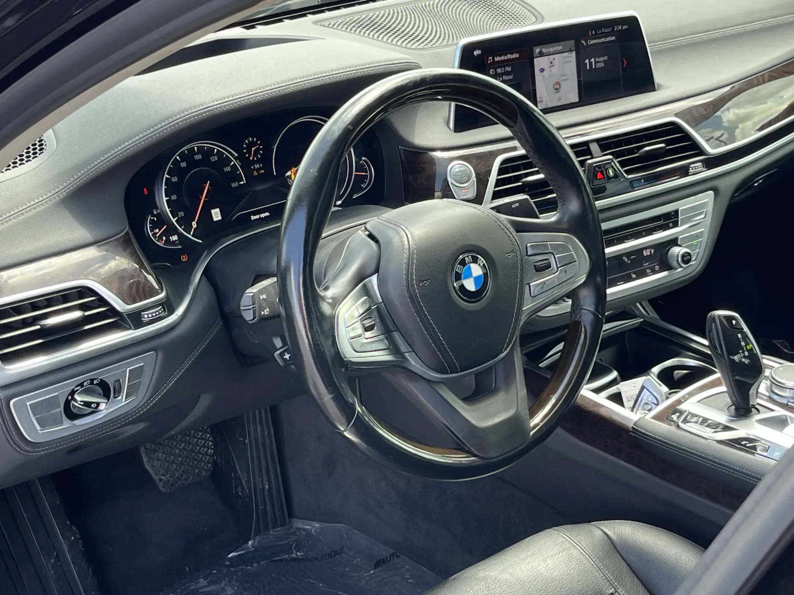 BMW 7 Series photo 17