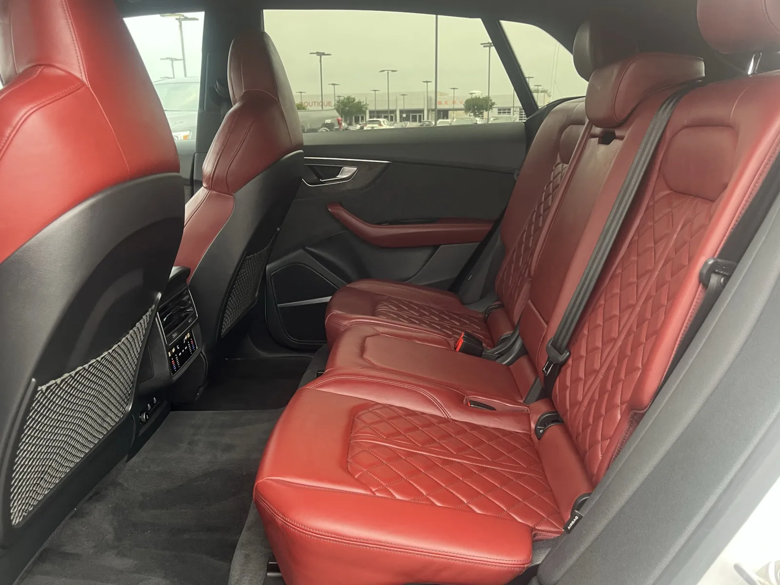Audi SQ8 photo 29